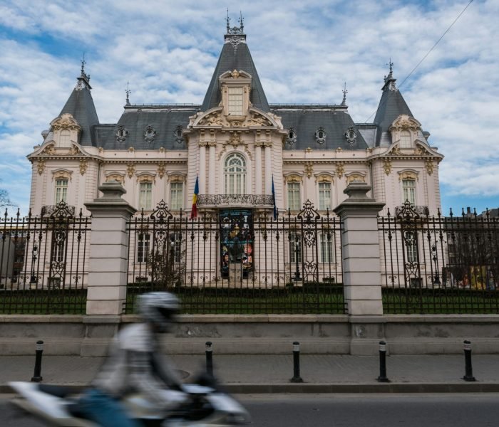 catalin-apostol-7TRMvAnBqPw-unsplash (1)