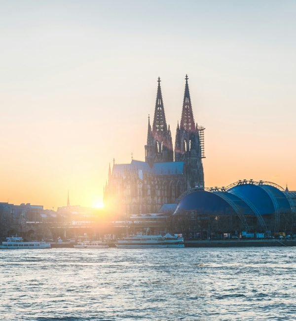 glenn-carstens-peters-Yf5uReAI3ww-unsplash (1)