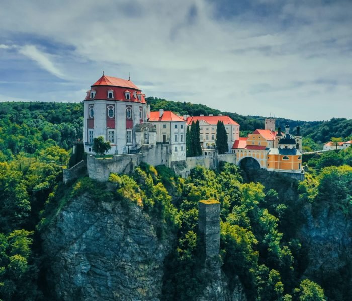 jerry-kavan-n82V9g-Gteg-unsplash (1)