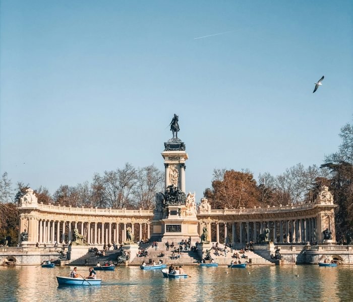 vitaliy-zamedyanskiy-nv_aQgx8M5A-unsplash (1)