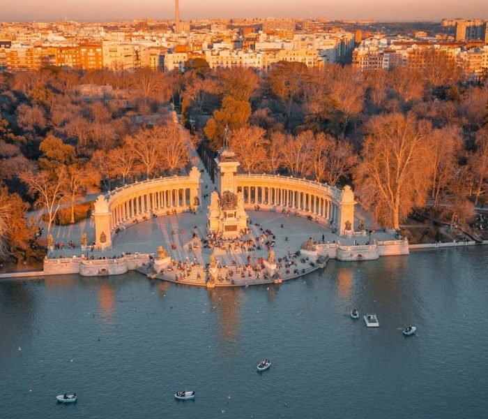 vitaliy-zamedyanskiy-tZx1lNmbCxw-unsplash (1)